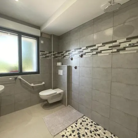 Renove Avec Piscine Chauffee Couverte, Climatisation, Proche Randonnees Et Attractions Locales - Fr-1-489-471 Couzon